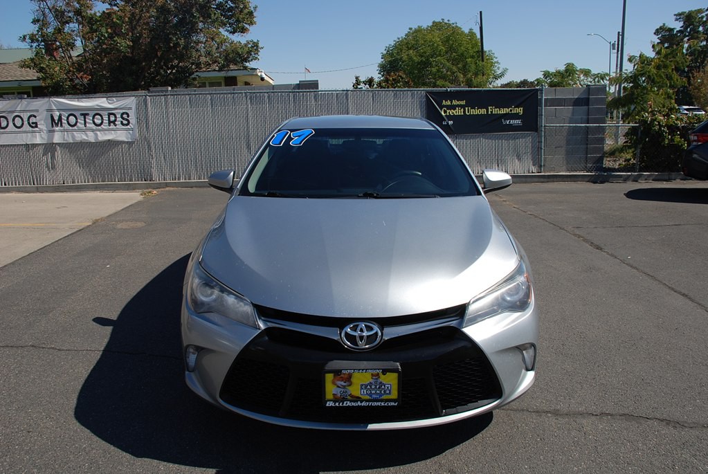2017 Toyota Camry Image 8