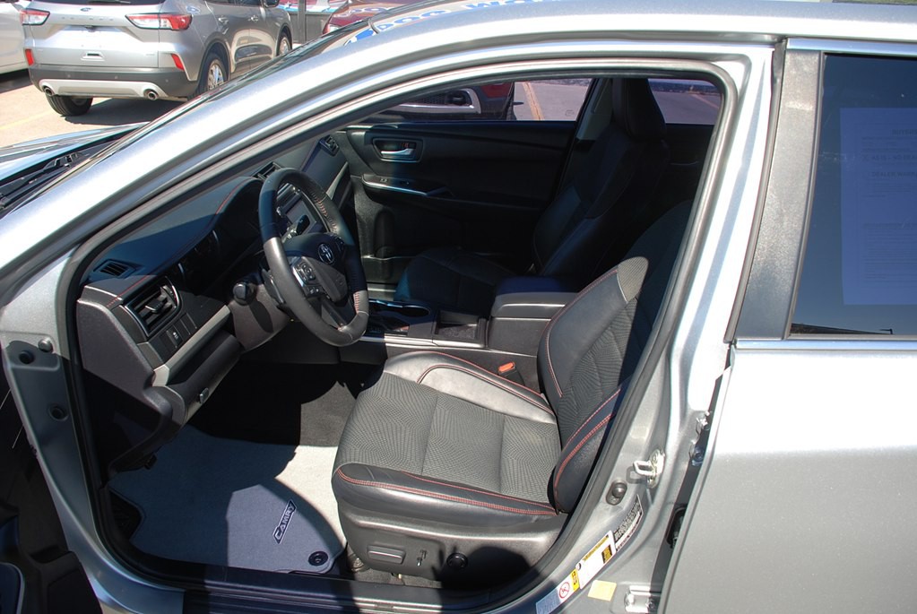 2017 Toyota Camry Image 10