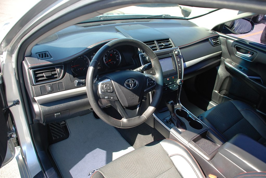 2017 Toyota Camry Image 11