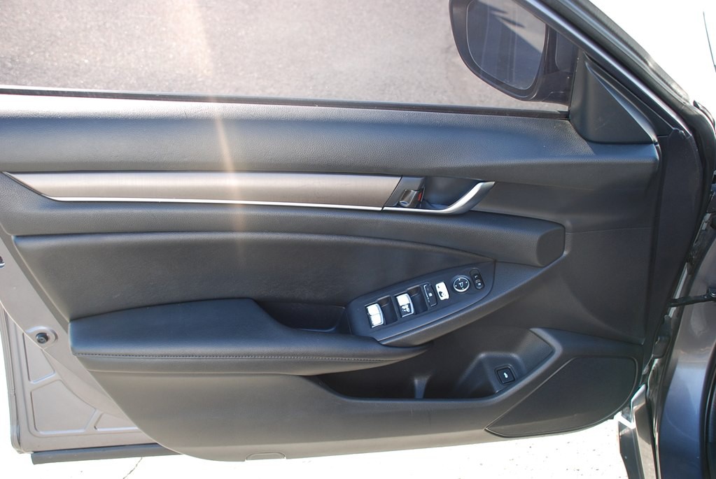 2019 Honda Accord Image 9