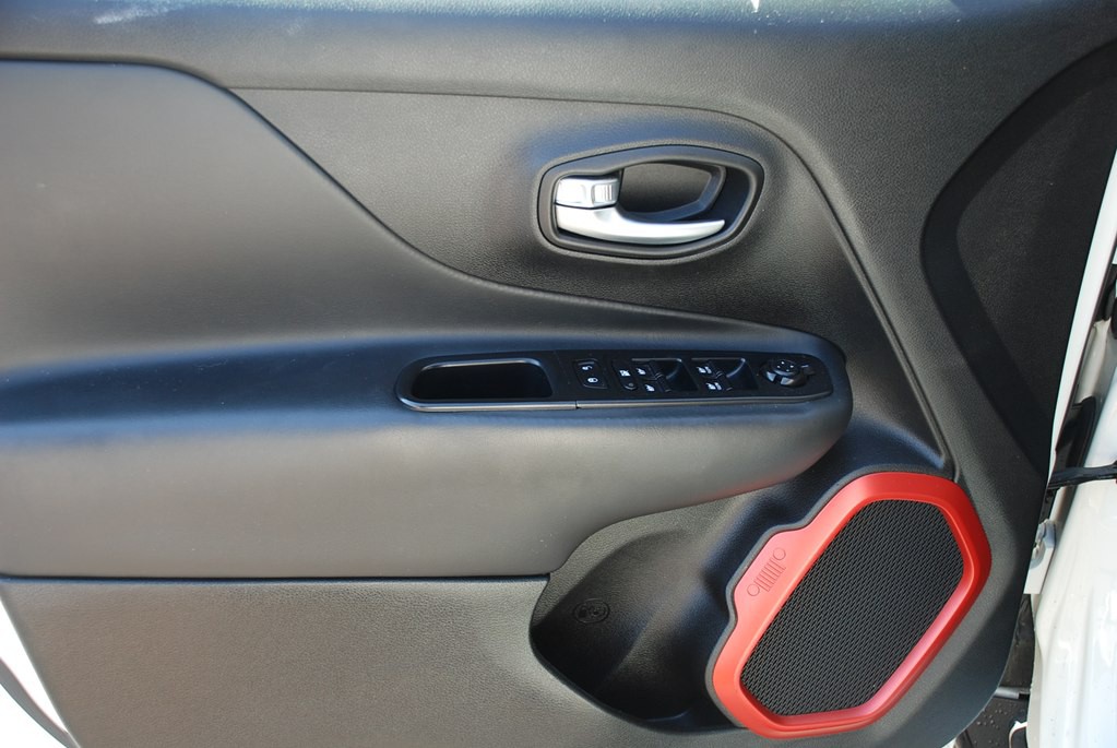2016 Jeep Renegade Image 9