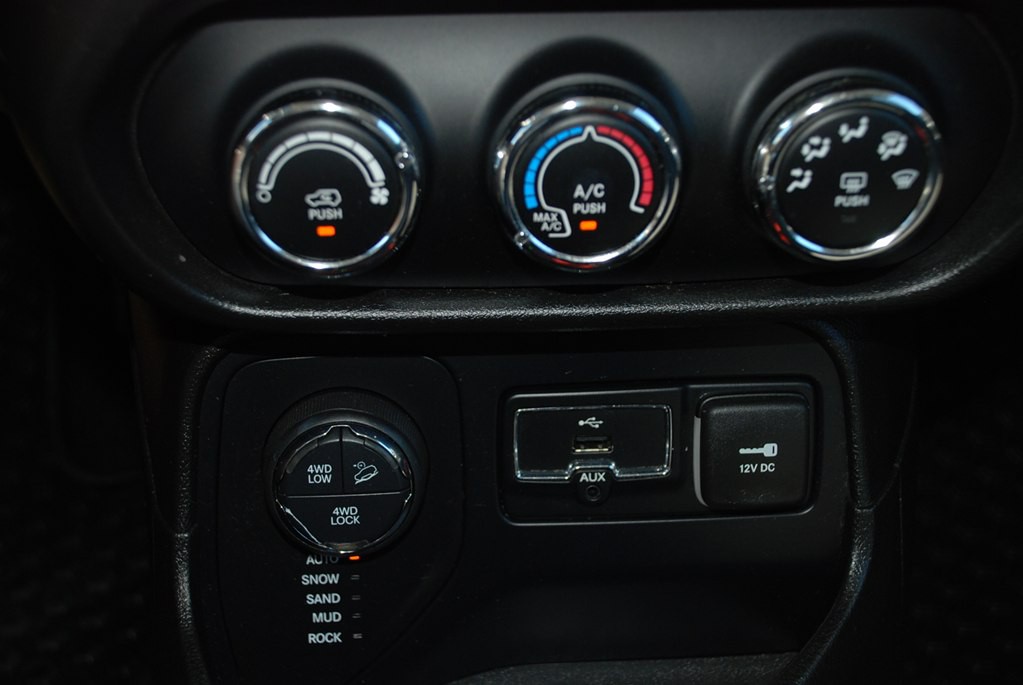 2016 Jeep Renegade Image 15