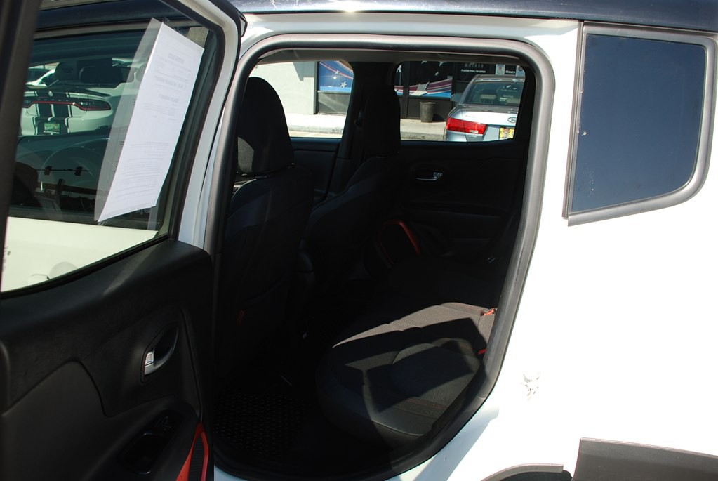 2016 Jeep Renegade Image 18