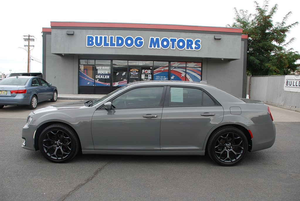 2019 Chrysler 300 Image 2