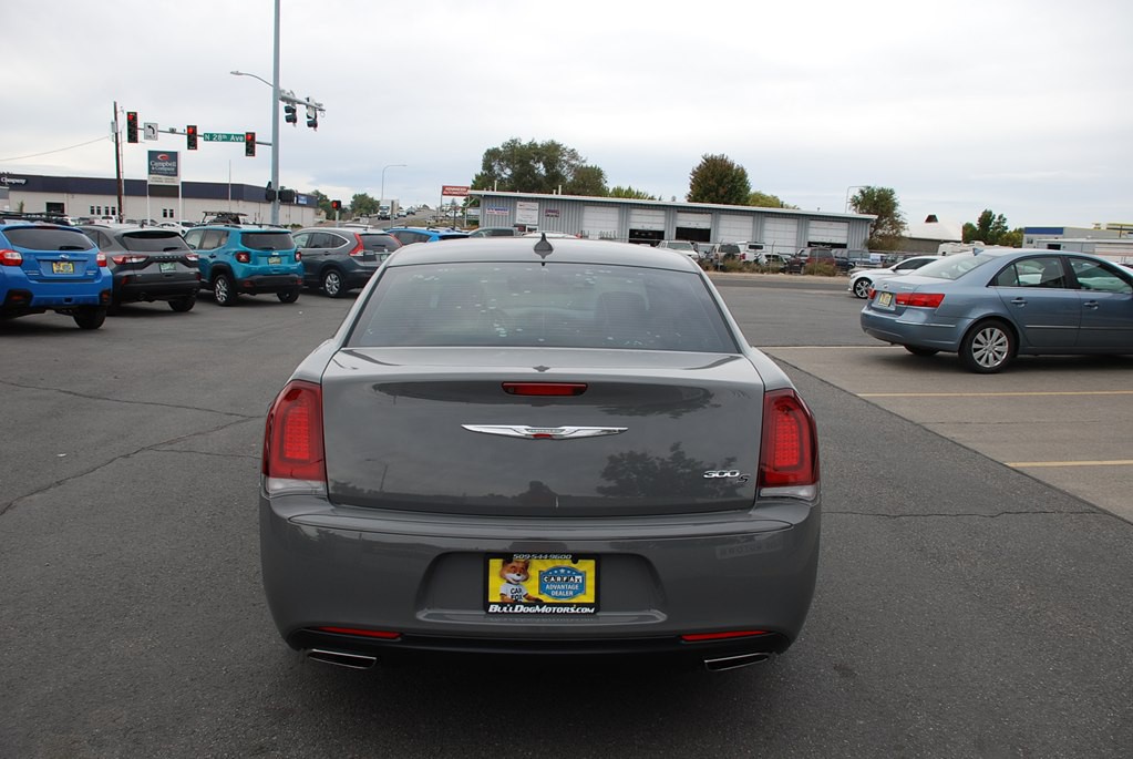 2019 Chrysler 300 Image 4