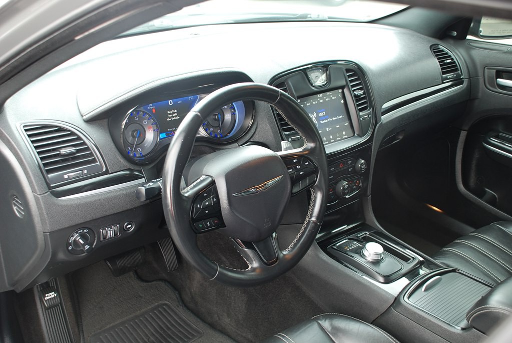 2019 Chrysler 300 Image 11