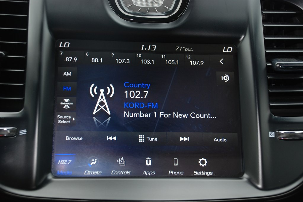 2019 Chrysler 300 Image 13