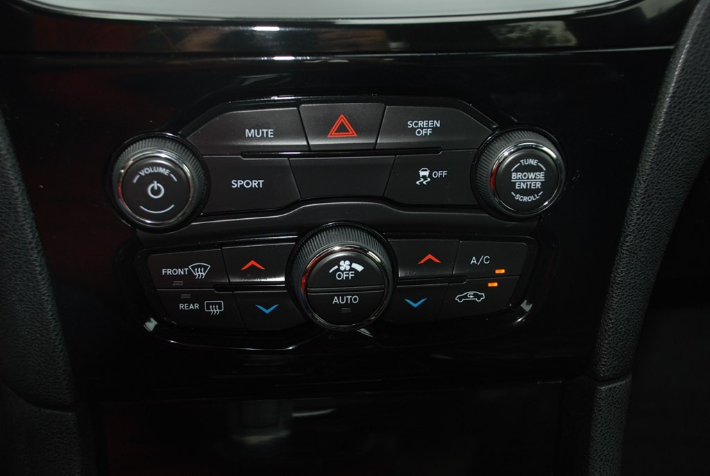 2019 Chrysler 300 Image 16
