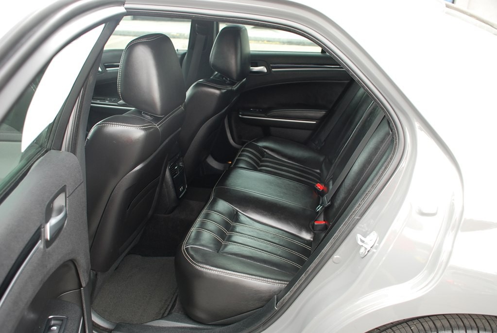 2019 Chrysler 300 Image 18