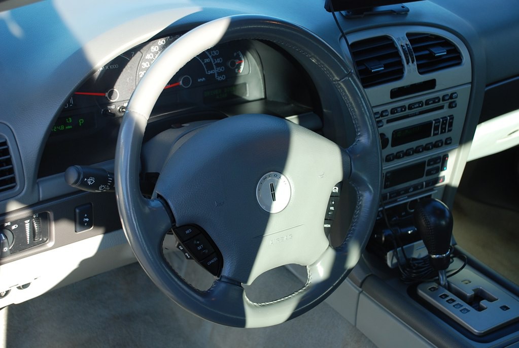 2003 Lincoln LS Image 11