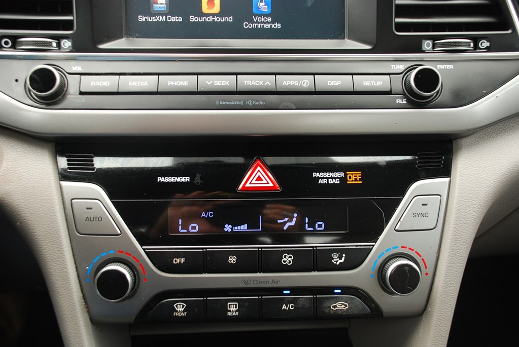 2018 Hyundai Elantra Image 17