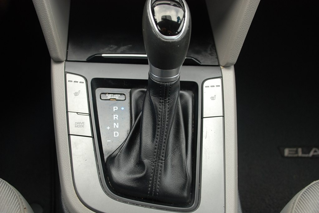 2018 Hyundai Elantra Image 18