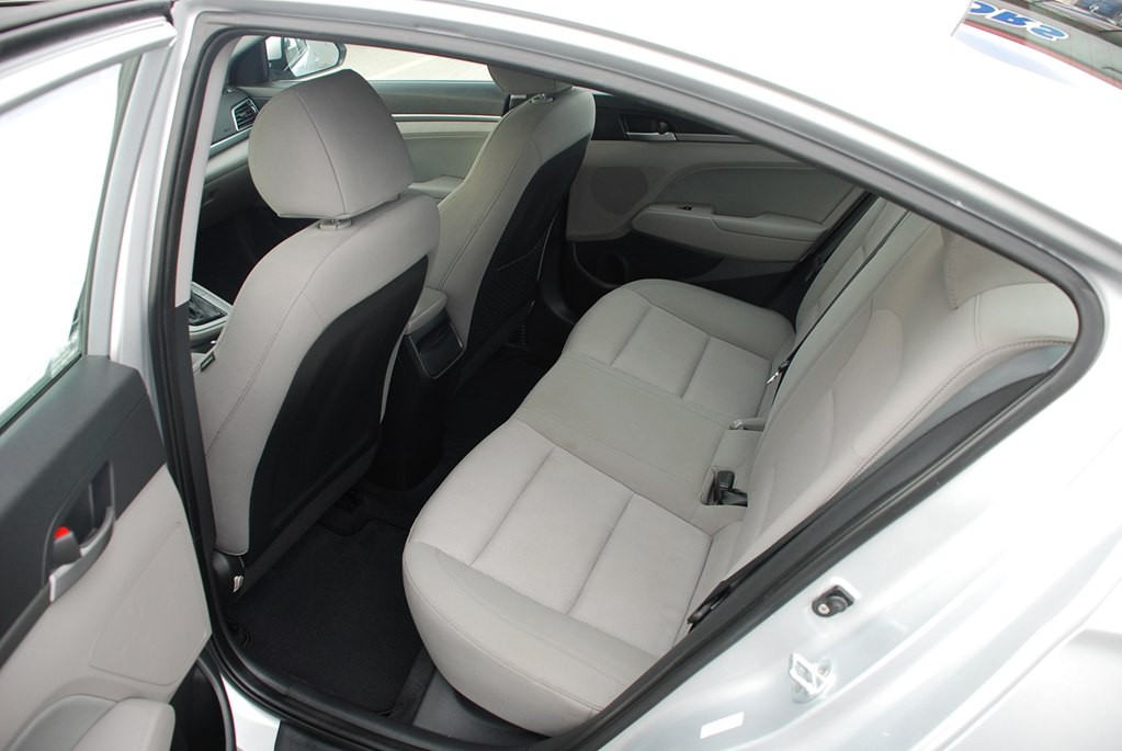 2018 Hyundai Elantra Image 20