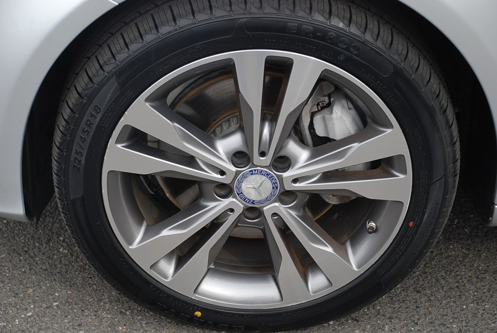 2016 Mercedes-Benz C-Class Image 24