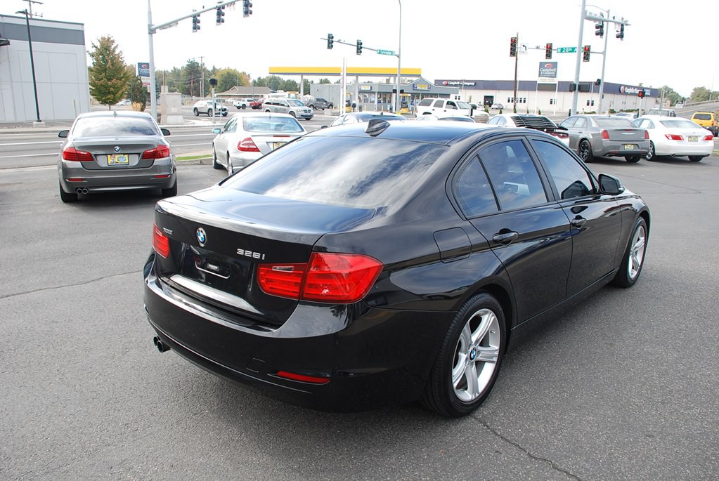 2013 BMW 3 Series Image 5