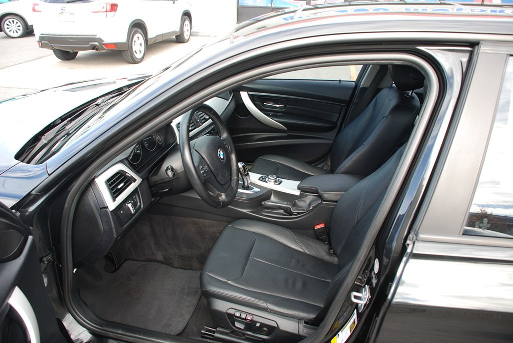 2013 BMW 3 Series Image 9