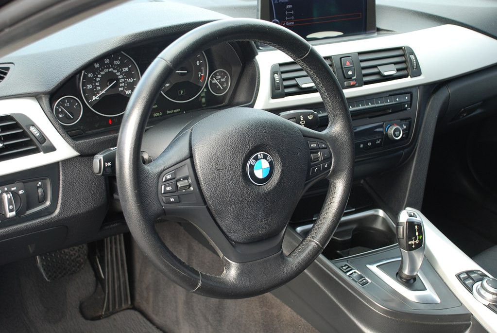 2013 BMW 3 Series Image 10