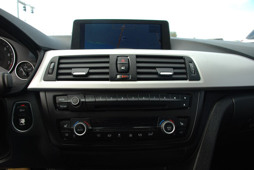 2013 BMW 3 Series Image 14