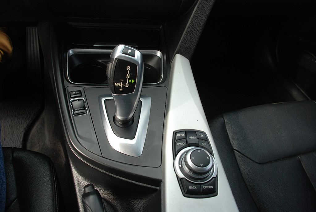 2013 BMW 3 Series Image 15