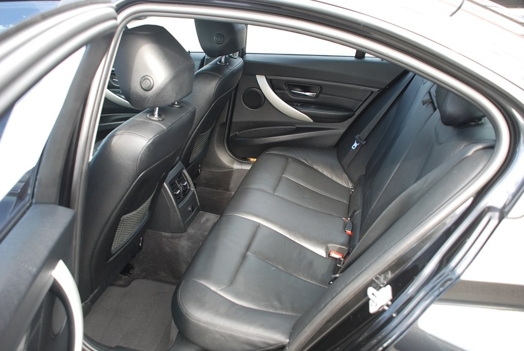 2013 BMW 3 Series Image 17