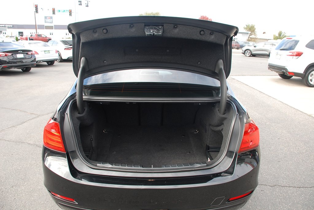 2013 BMW 3 Series Image 18