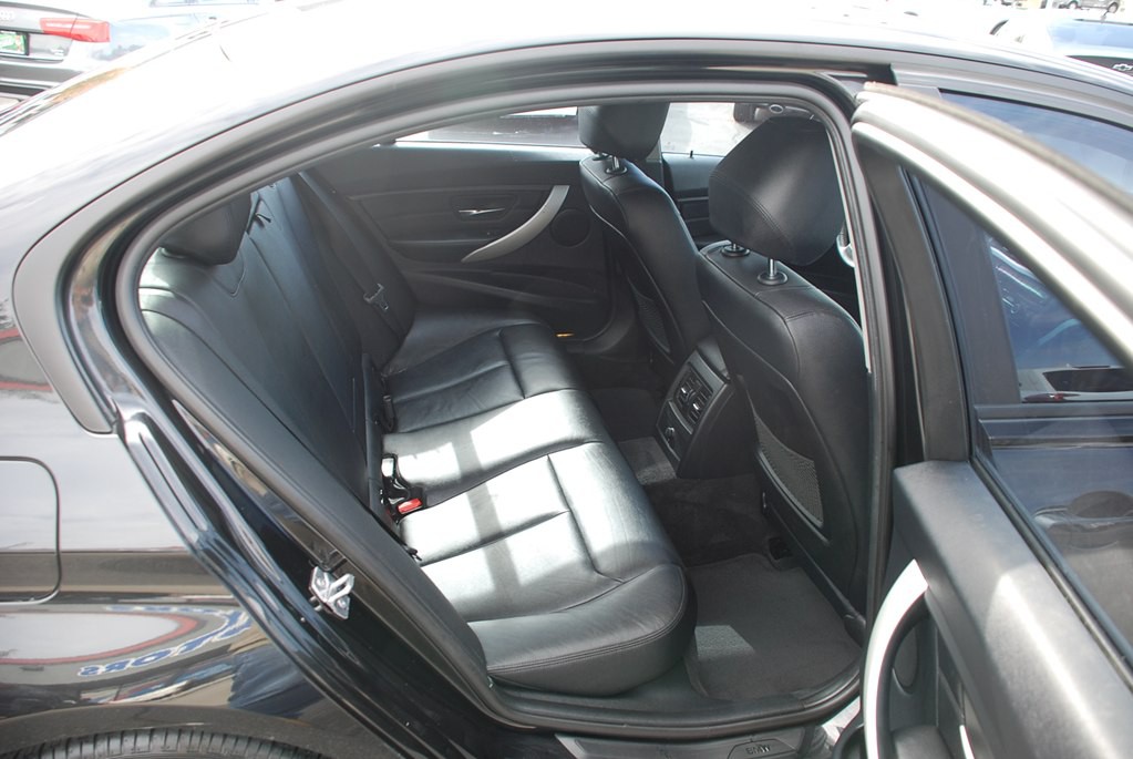 2013 BMW 3 Series Image 19