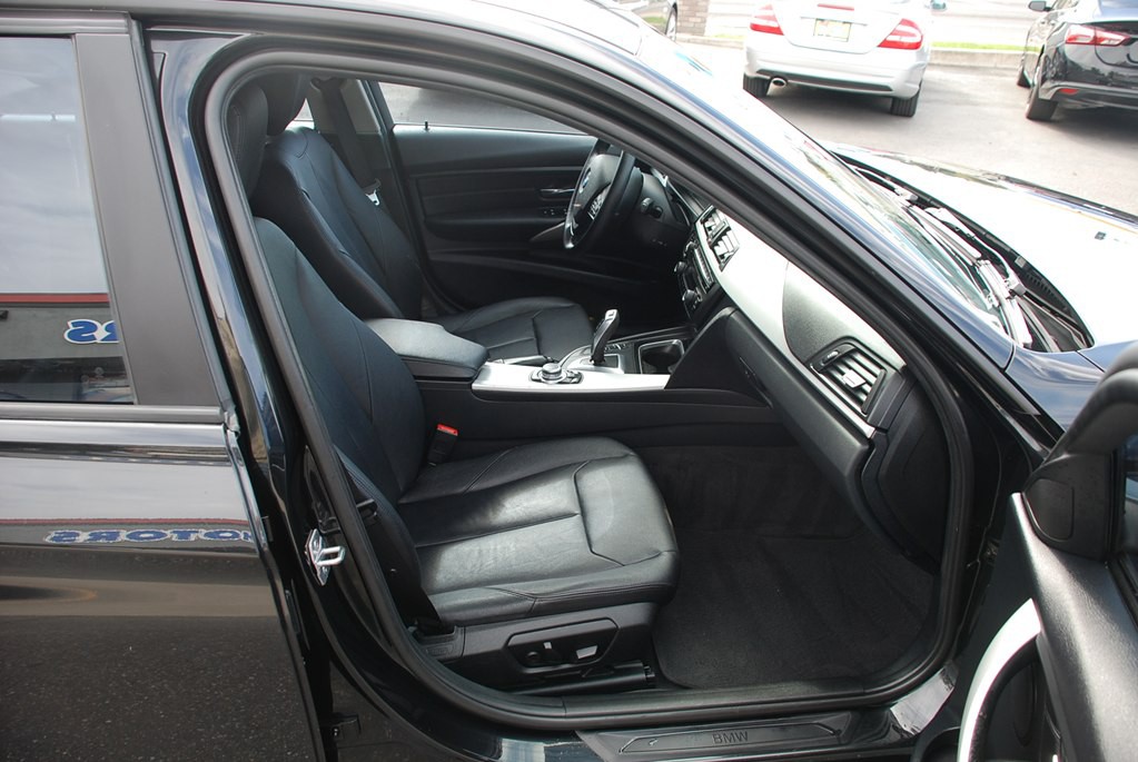 2013 BMW 3 Series Image 20