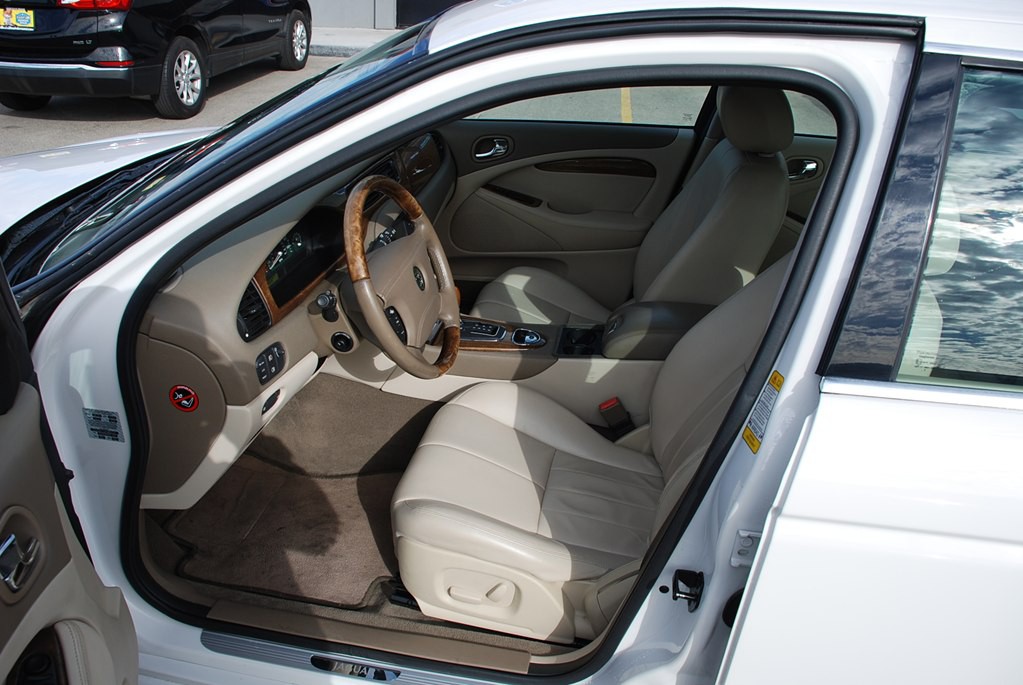 2004 Jaguar S-TYPE Image 10