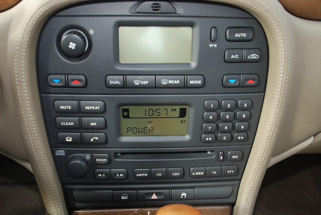 2004 Jaguar S-TYPE Image 13