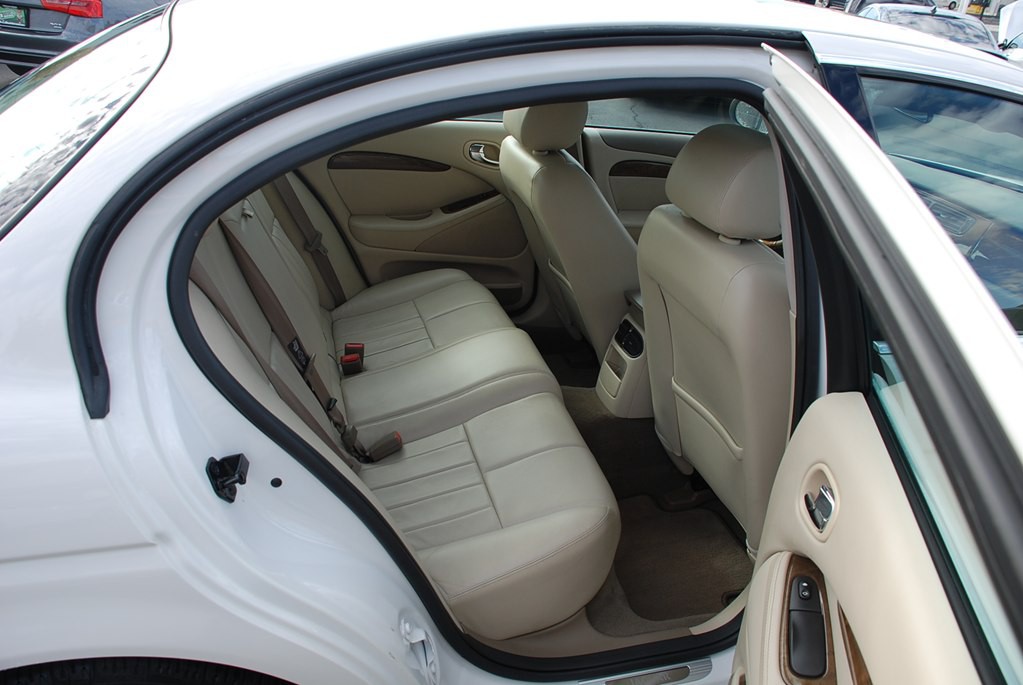 2004 Jaguar S-TYPE Image 18