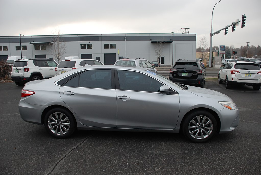 2015 Toyota Camry Image 6