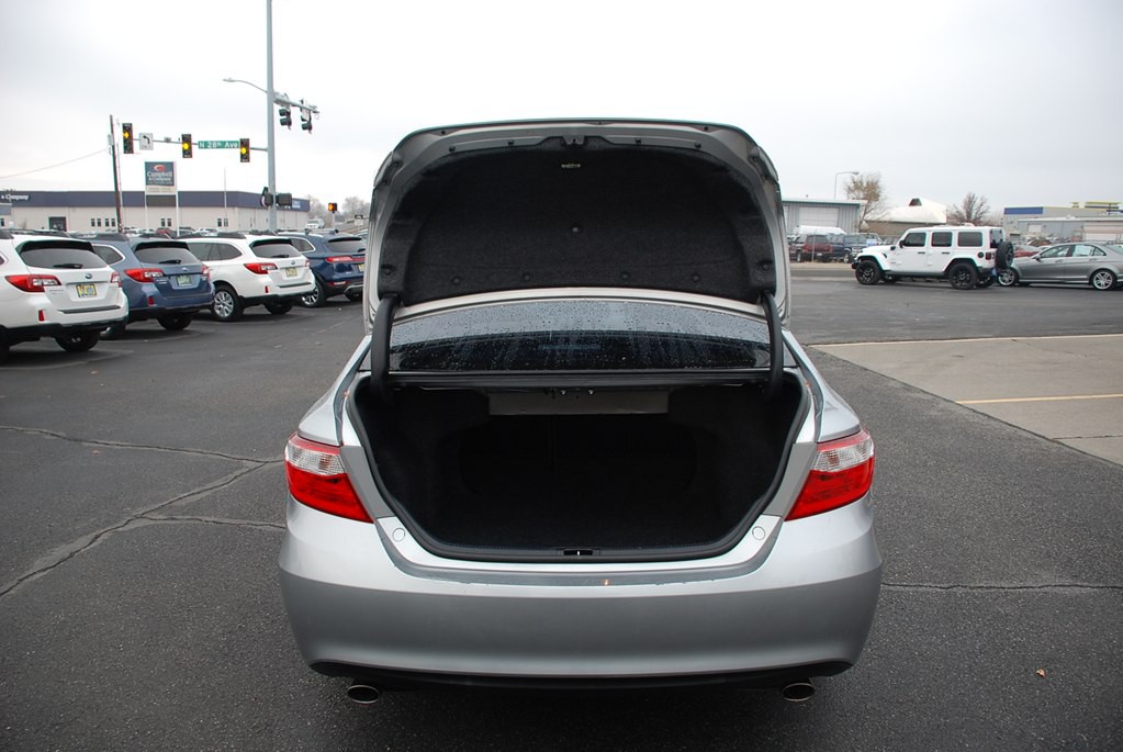 2015 Toyota Camry Image 19