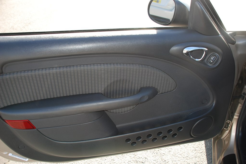 2005 Chrysler PT Cruiser Image 10