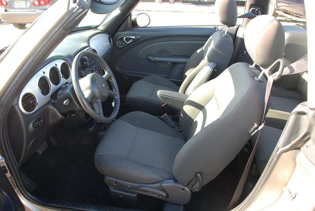 2005 Chrysler PT Cruiser Image 11