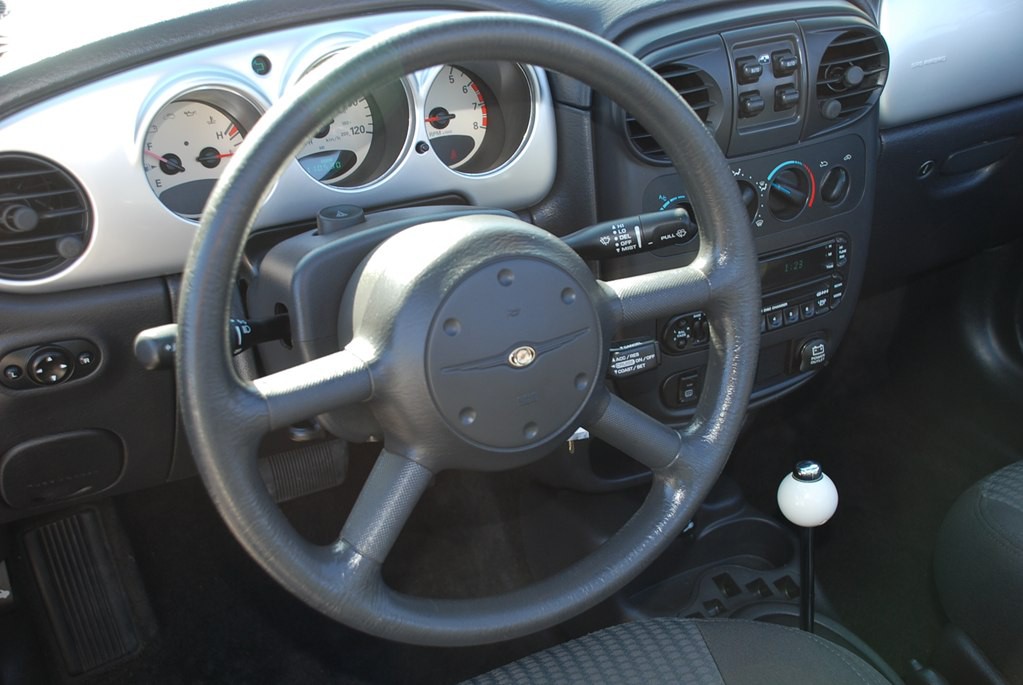 2005 Chrysler PT Cruiser Image 12