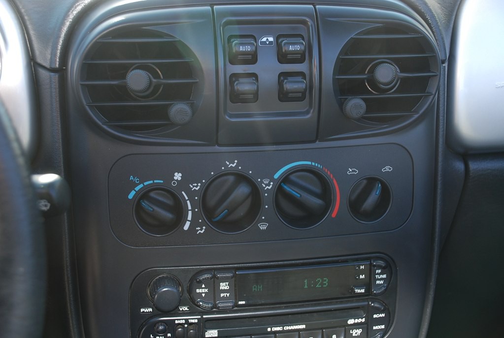 2005 Chrysler PT Cruiser Image 13