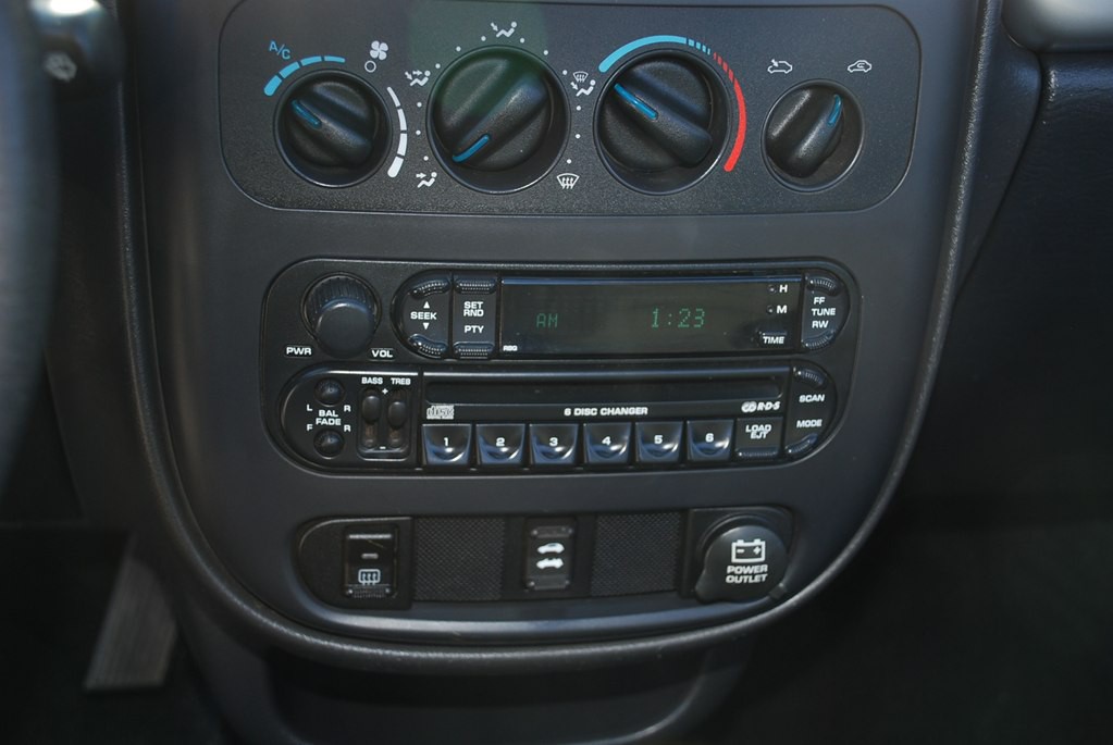 2005 Chrysler PT Cruiser Image 14