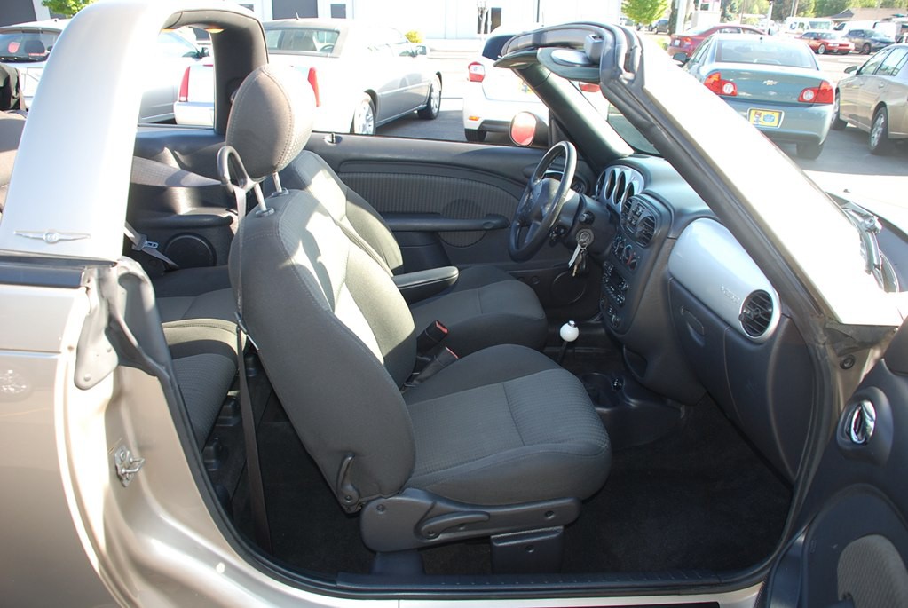 2005 Chrysler PT Cruiser Image 17