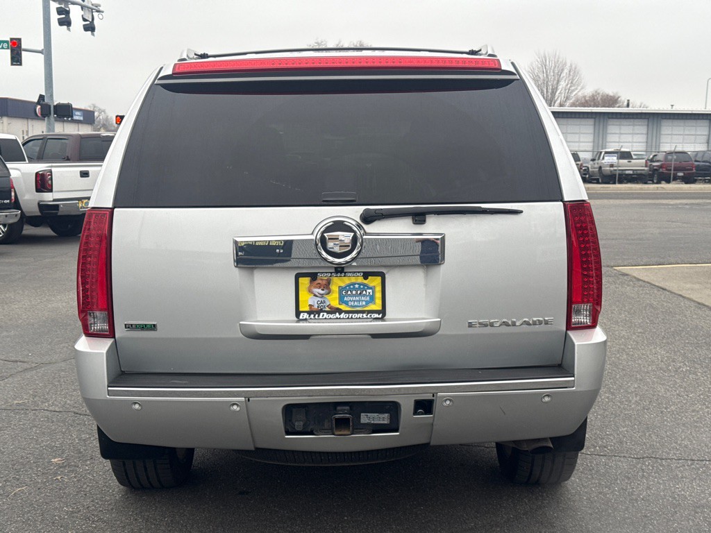2011 Cadillac Escalade Image 4