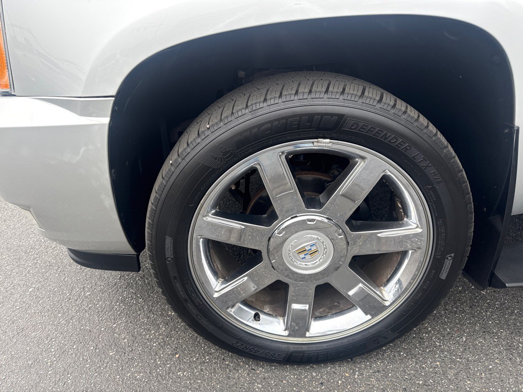 2011 Cadillac Escalade Image 9