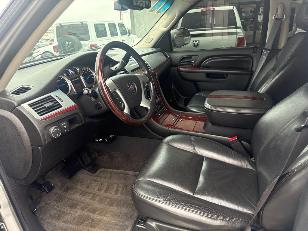 2011 Cadillac Escalade Image 10