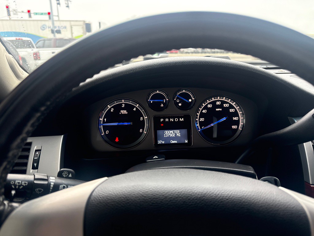 2011 Cadillac Escalade Image 11