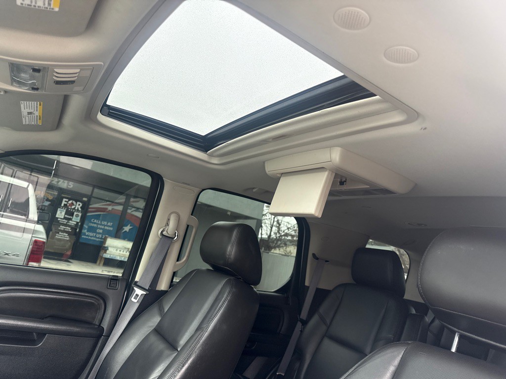 2011 Cadillac Escalade Image 13