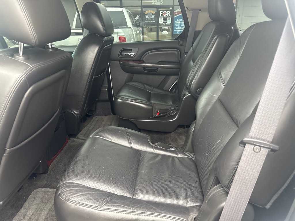 2011 Cadillac Escalade Image 14