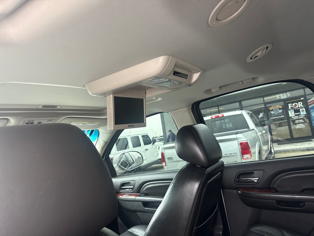 2011 Cadillac Escalade Image 15