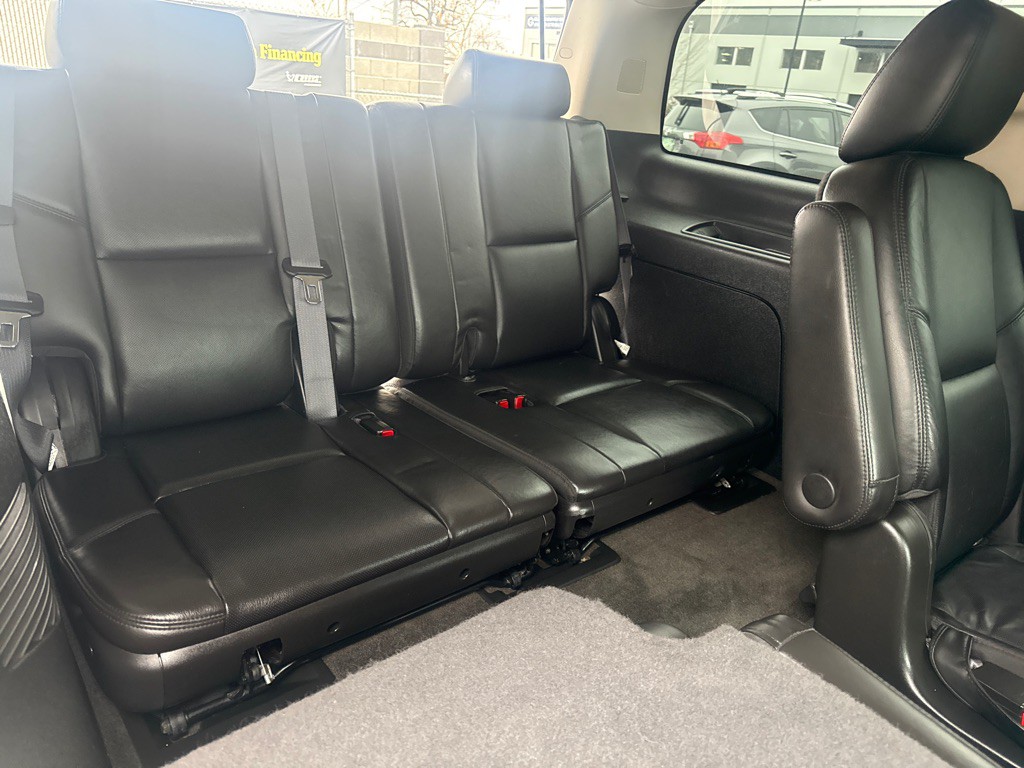 2011 Cadillac Escalade Image 16