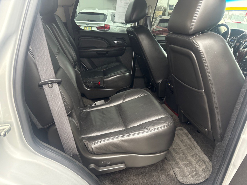 2011 Cadillac Escalade Image 17
