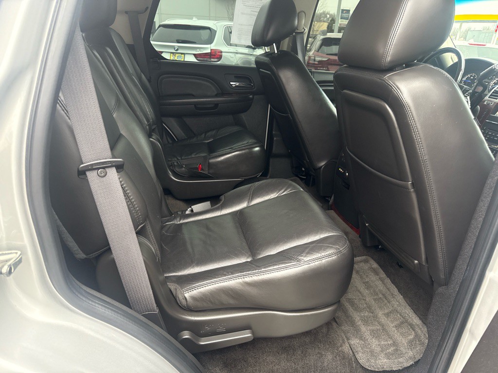 2011 Cadillac Escalade Image 18