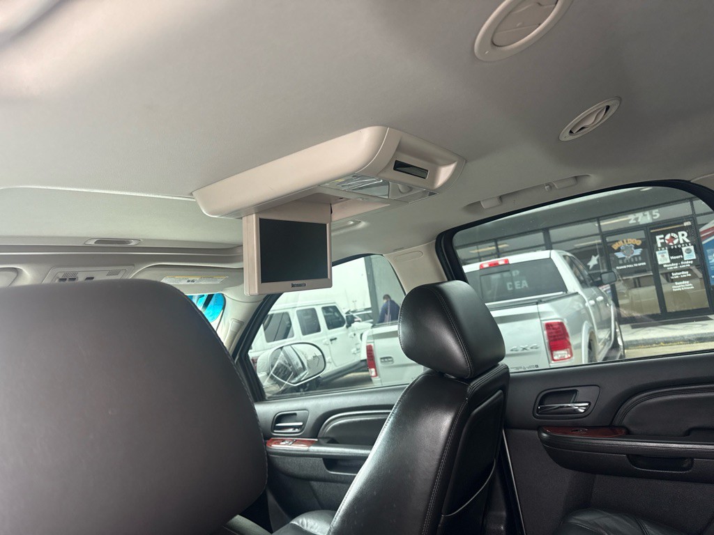 2011 Cadillac Escalade Image 20