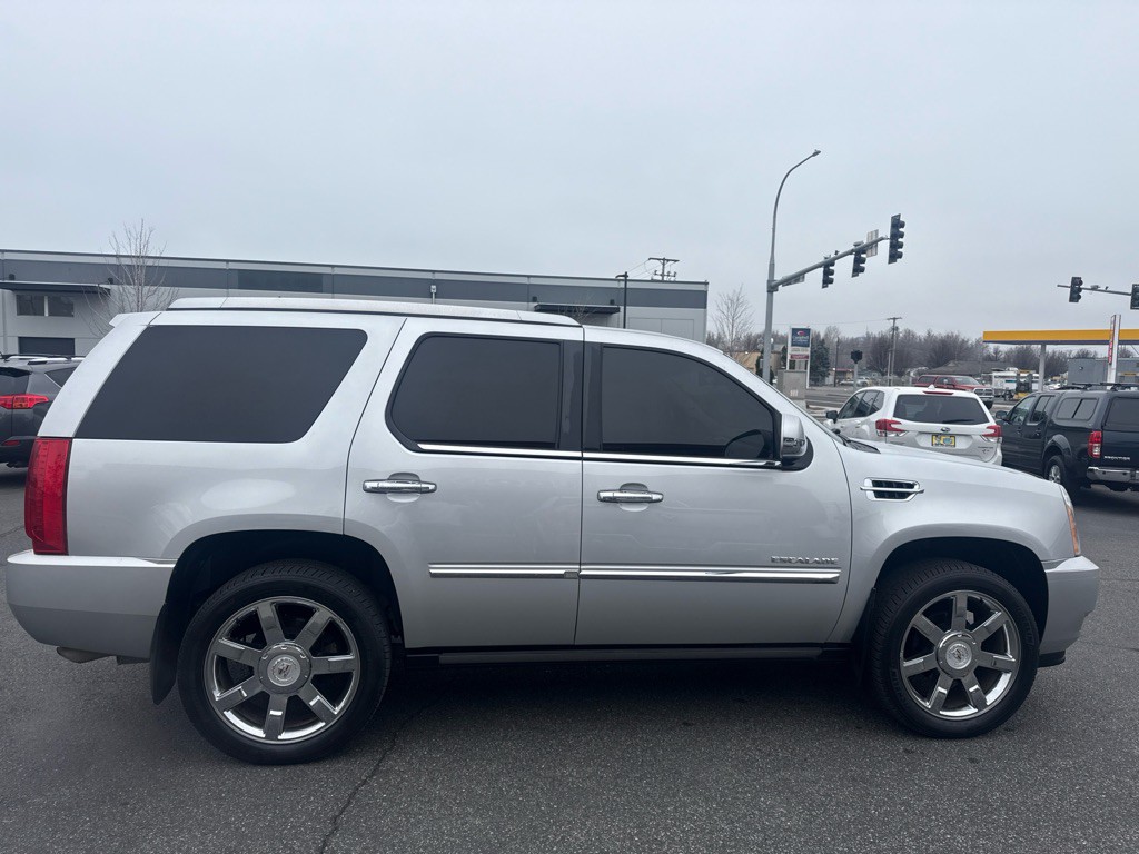 2011 Cadillac Escalade Image 27